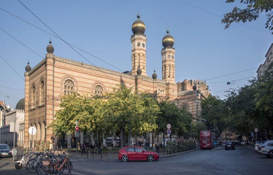 Castle District & Pest Driving Tour with Danube River Cruise - Pest by Vehicle: Markets, Synagogues, and Grand Avenues
