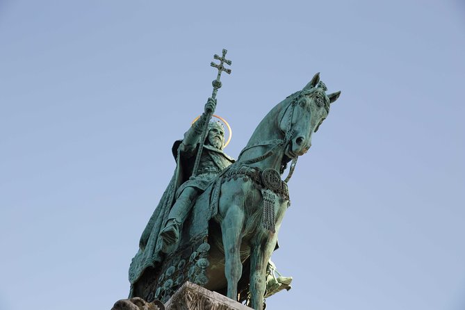 Castle District tour with Matthias Church Ticket & Cake & Coffee - Holy Trinity Square and the city’s layers of memory