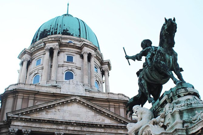 Castle District tour with Matthias Church Ticket & Cake & Coffee - Buda Castle and the former royal center