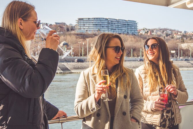 Cocktail Cruise and City Views on the Danube in Budapest - Who will enjoy this Danube cruise most