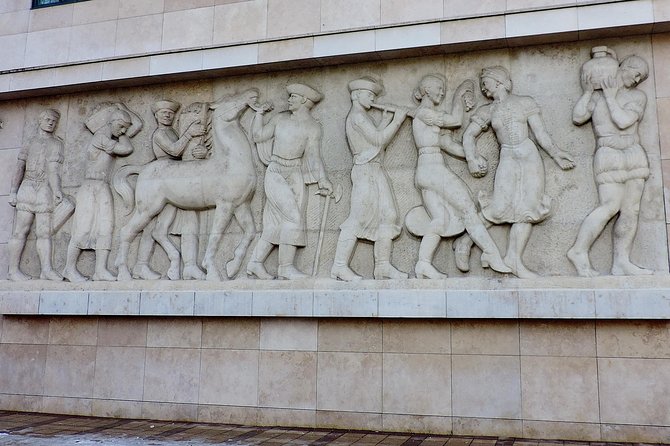 Communism in Hungary with a Historian - Parliament and the story of Bloody Thursday