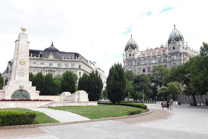 Comprehensive sightseeing tour - Szabadsag Square, Kossuth Square, and Parliament