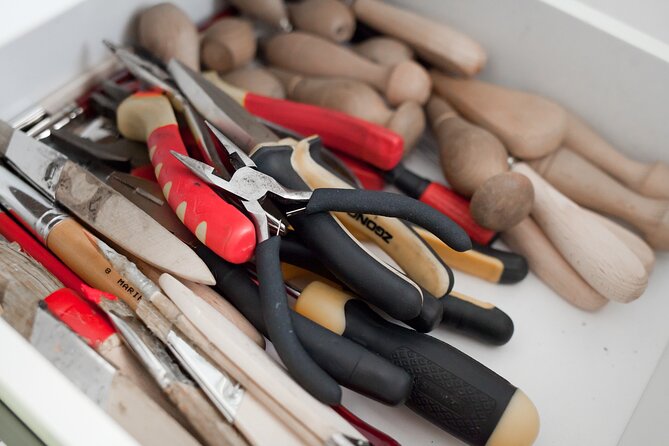 Create a unique leather accessory in downtown Budapest! - What the one-hour format really means