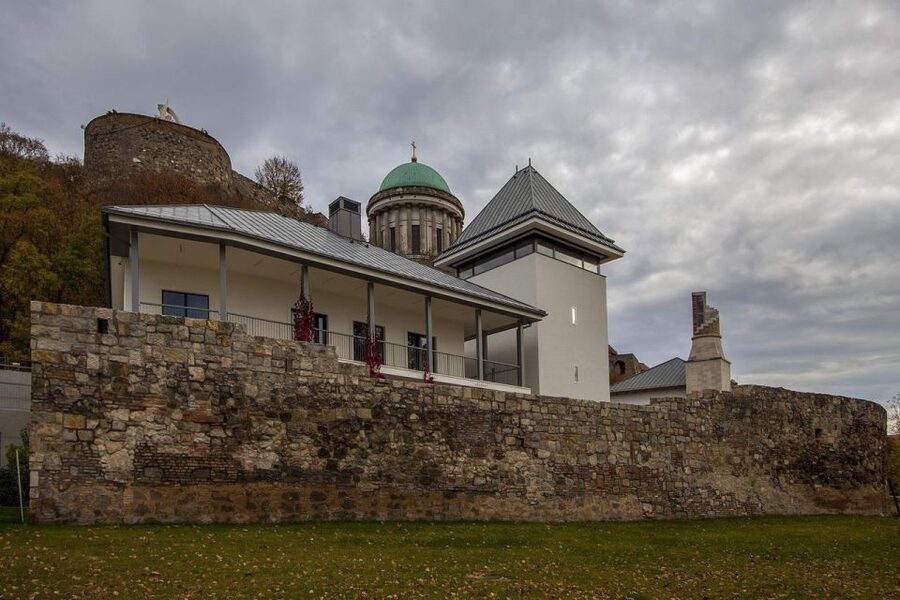 Danube Bend: Private 8-Hour Full Board Tour from Budapest - Dobogó-kő and the first Danube views