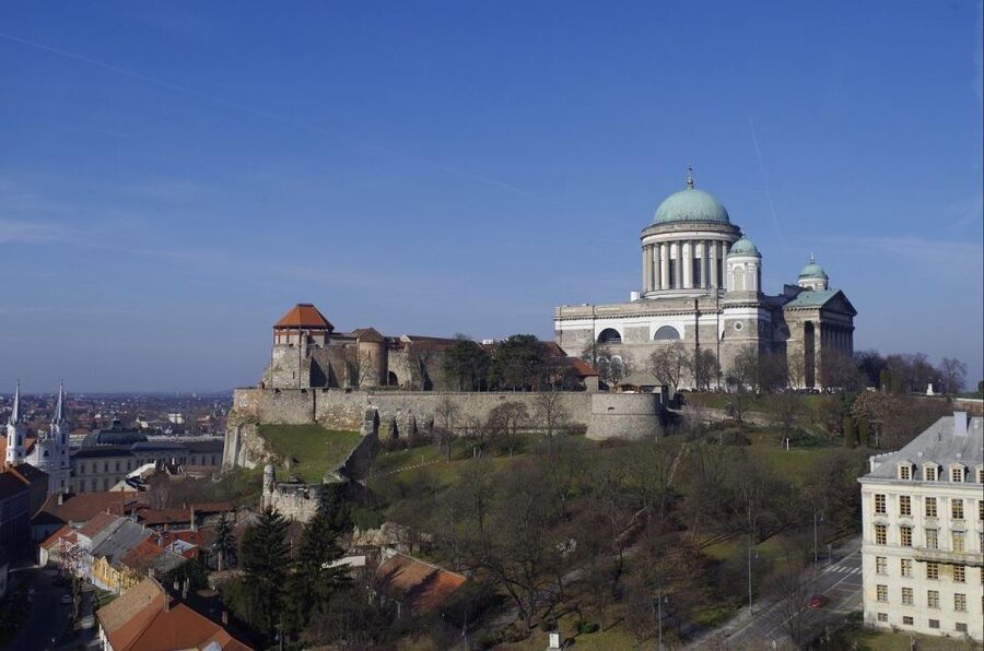 Danube Bend: Private 8-Hour Full Board Tour from Budapest - Starting north from Budapest