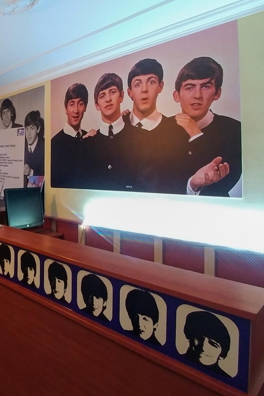 EGRI ROAD BEATLES MUSEUM - Stepping inside the Yellow Submarine