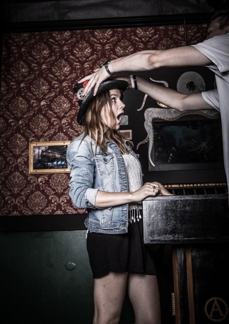 Escape Rooms by PanIQ Room in Budapest - The briefing sets the rules
