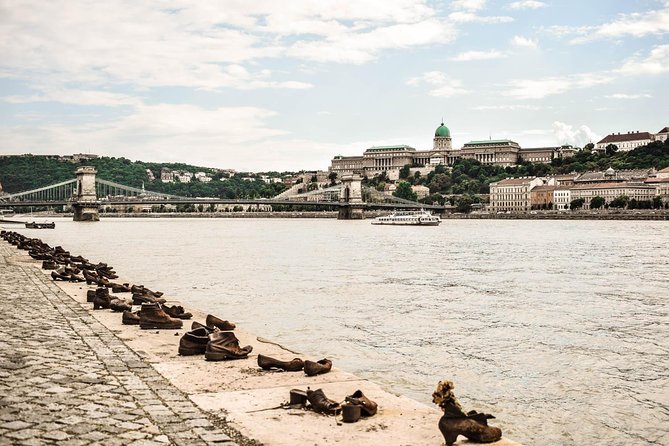Exclusive Budapest City Tour by Luxury Car - Half Day - What the guide adds to the drive