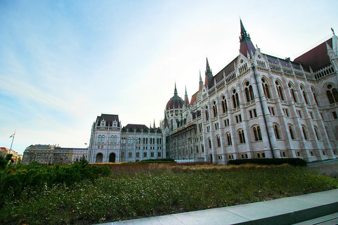 Exclusive Budapest City Tour by Luxury Car - Half Day - Seeing Budapest from a private car