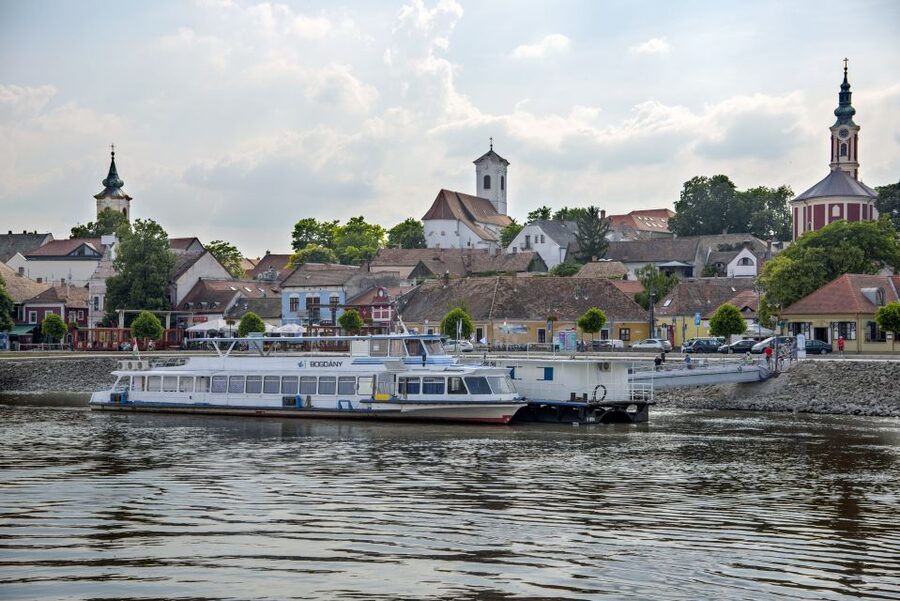 From Budapest: Danube Bend Day Trip in English - Bus out, boat back, and the comfort question
