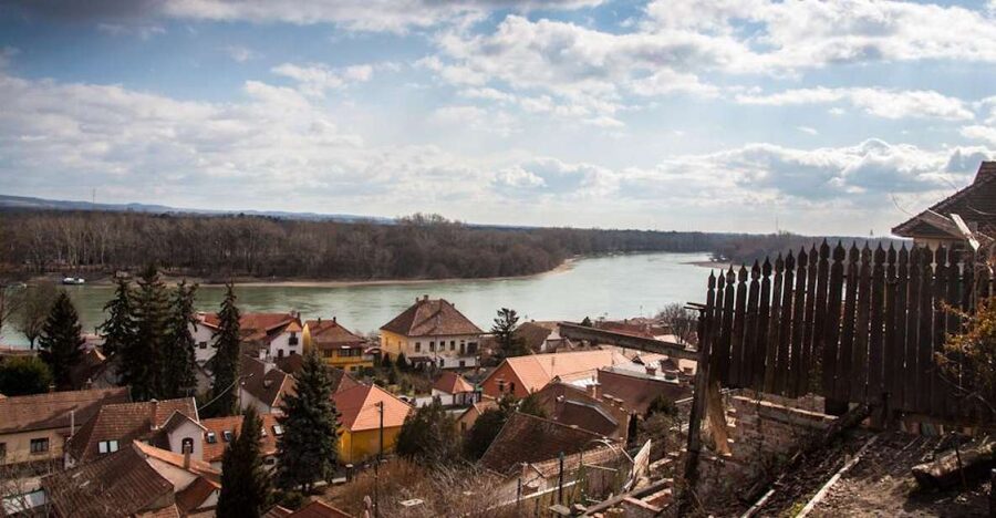 From Budapest: Danube Bend Full-Day Private Tour with Lunch - Leaving Budapest in a private minibus