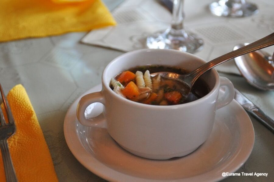 From Budapest: Full-Day Danube Bend Tour with Lunch - Guides, languages, and the pace of the day