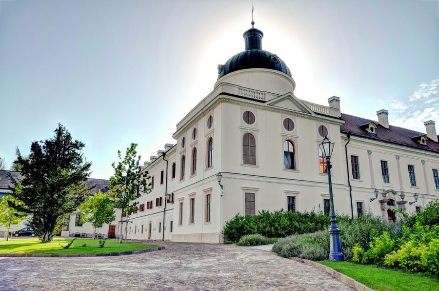 From Budapest: Gödöllő Royal Palace Tour - Entering the former Habsburg residence