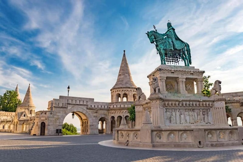 From Vienna: Budapest Group Day Trip - Citadella and Budapest from above