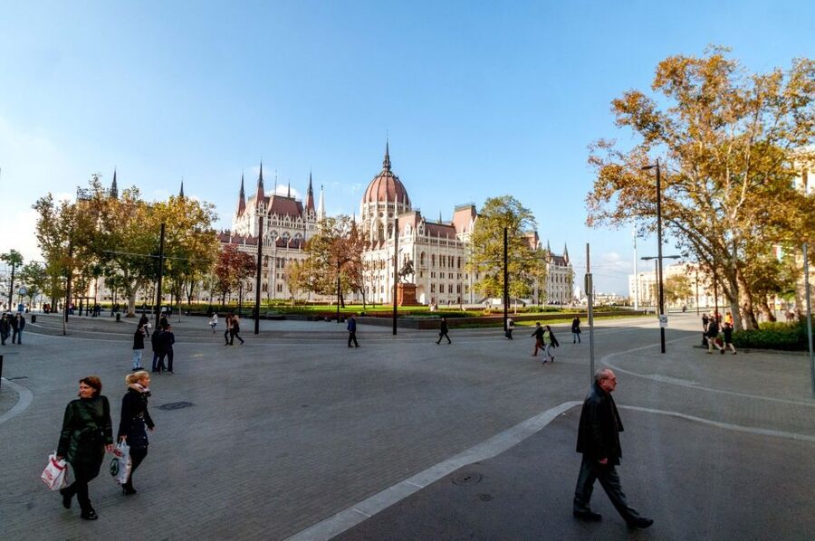 From Vienna: Guided Day Trip to Budapest - Why Budapest works as a day trip from Vienna
