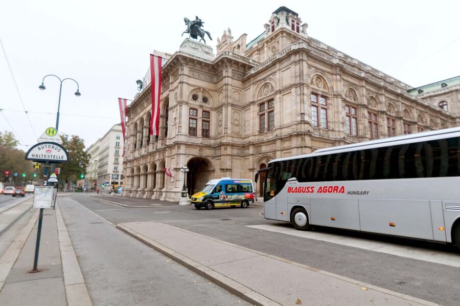 From Vienna: Guided Day Trip to Budapest - The schedule is long, but the organization helps