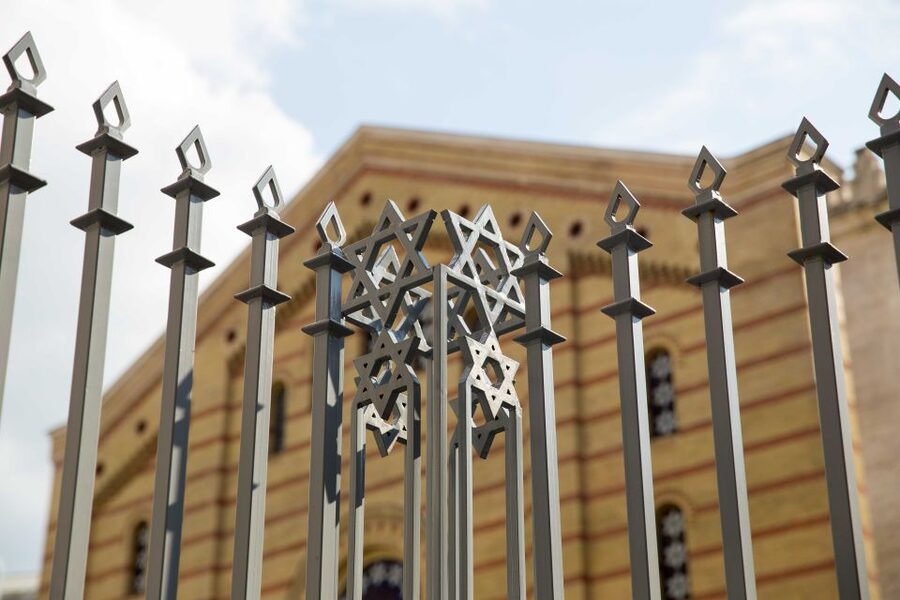 Full Day Budapest City Tour with Lunch, Wine & Dessert - Should you book it?
