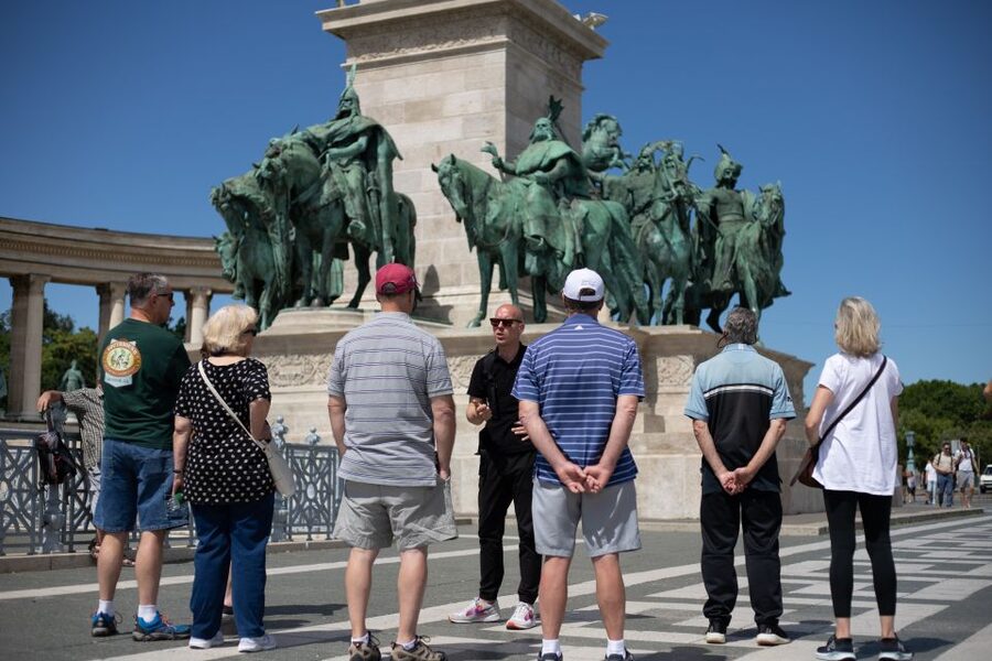 Full Day Budapest City Tour with Lunch, Wine & Dessert - Is $212 per person a fair price?