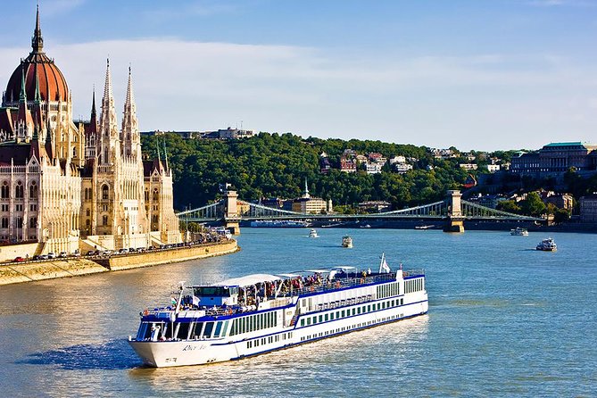 Full Day Private Budapest City Tour With Lunch and Cruise option - A Hungarian meal in the middle of the day