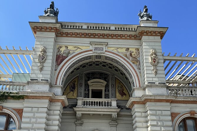 Gems of the Budapest Castle District Walking Tour - Independence, Houdini, and Szent György Street