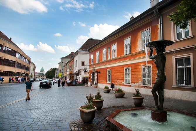 Guided Tour in Budapest Castle District - Matthias Church and the separate €4 interior visit