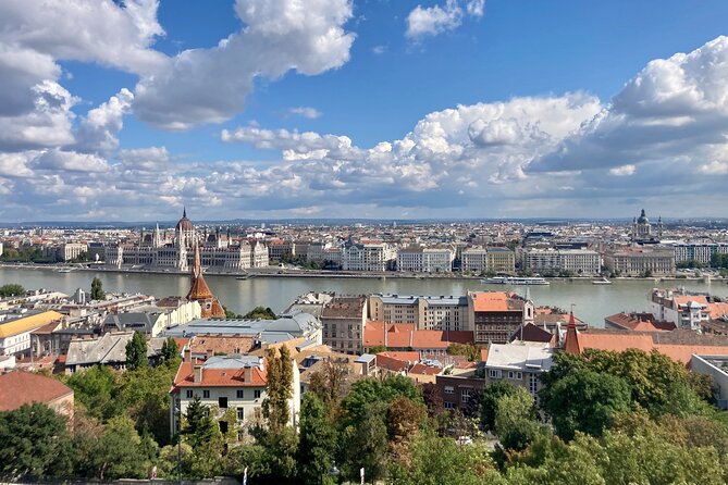 Half day Budapest city tour by car / minivan - Buda Castle District, Matthias Church, and Fisherman’s Bastion