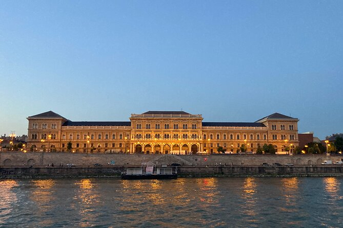 Half day Budapest city tour by car / minivan - Citadel Lookout and Gellért Baths