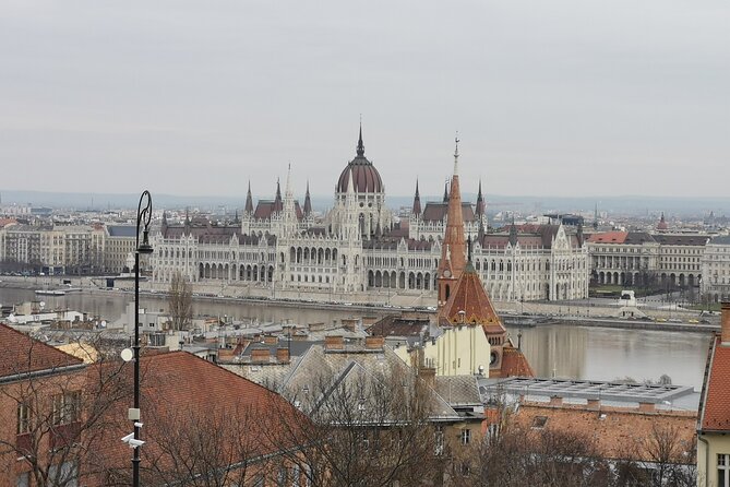 Historical and Cultural Walking Tour in Budapest - Crossing the Chain Bridge to Buda Castle