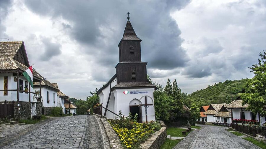 Hollókő Ethnographic Village: Day Tour from Budapest - Lunch and local flavors