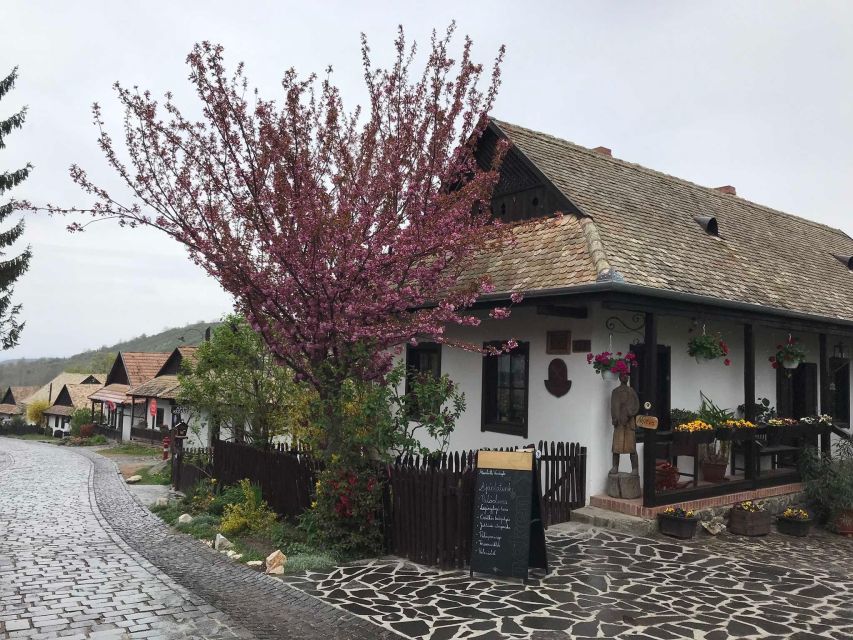 Hollókő Ethnographic Village: Day Tour from Budapest - Leaving Budapest for the 80-minute coach ride