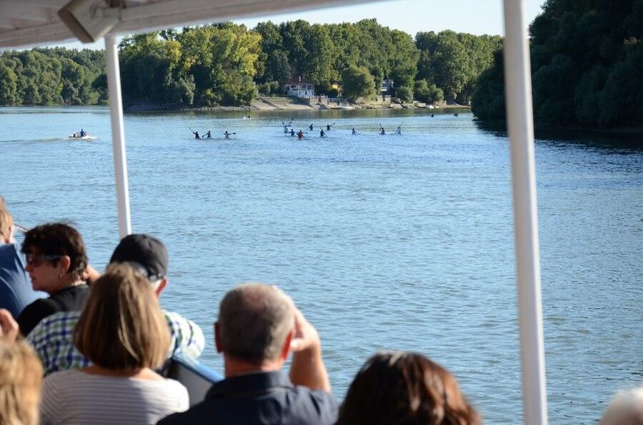 Hungary: Full-Day Private Danube Bend Tour - The weekend boat return to Budapest