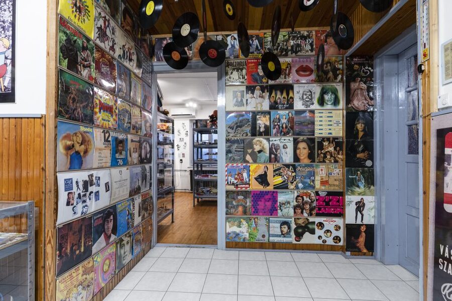 Hungary: Szentendre Retro Design Center Entry Ticket - Toys, Televisions, Radios, and LP Records