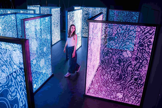 IKONO Budapest - Immersive Experience - Entering the 12-room creative route