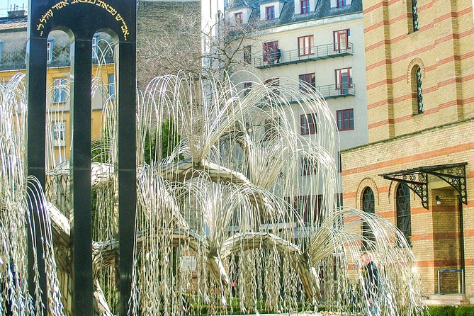 Jewish Heritage / Full tour - Shoes on the Danube: a short stop with heavy meaning