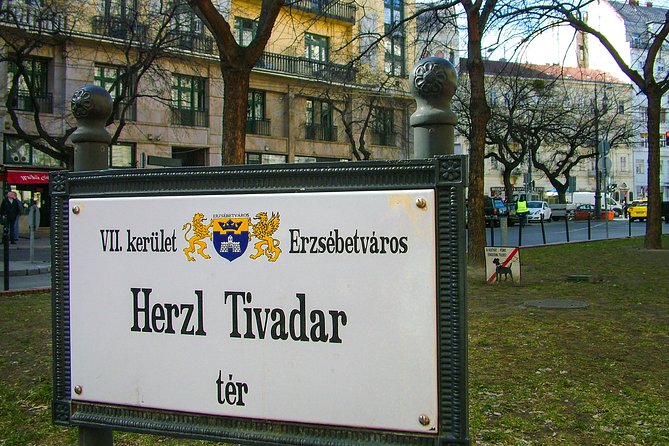 Jewish Heritage / Full tour - The German Occupation Memorial and a living argument