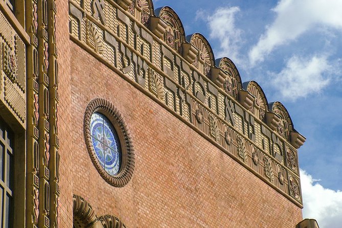Jewish Heritage / Full tour - Entering the Dohany Street Synagogue complex