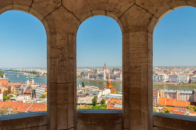 Live virtual walking tour in the Buda Castle quarter - Starting at Sándor Palace and the royal quarter