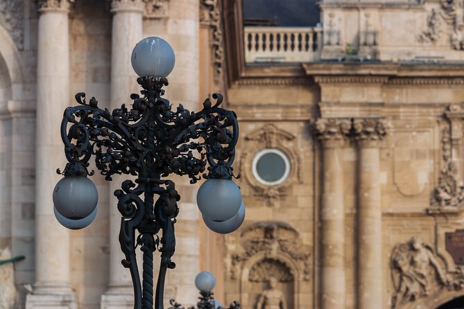 Live virtual walking tour in the Buda Castle quarter - From royal buildings into everyday Buda