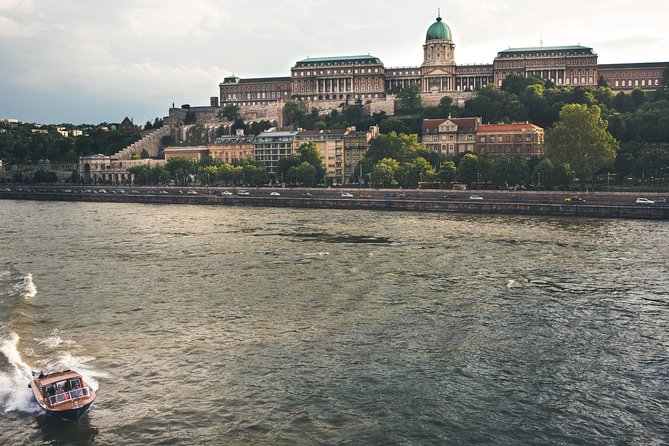 Luxurious, private day cruise with a waterlimousine to Szentendre - Under Budapest’s most famous bridge