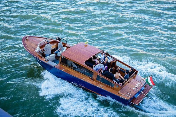 Luxurious, private day cruise with a waterlimousine to Szentendre - What the private format is really worth