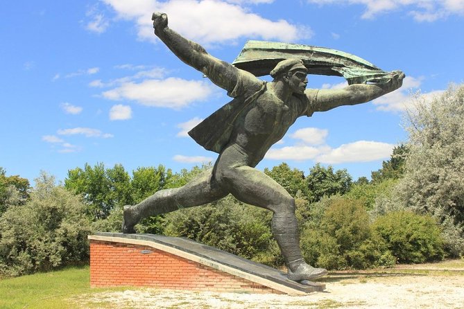 Memento Park Entrance Ticket - Seeing all 42 Communist-era works