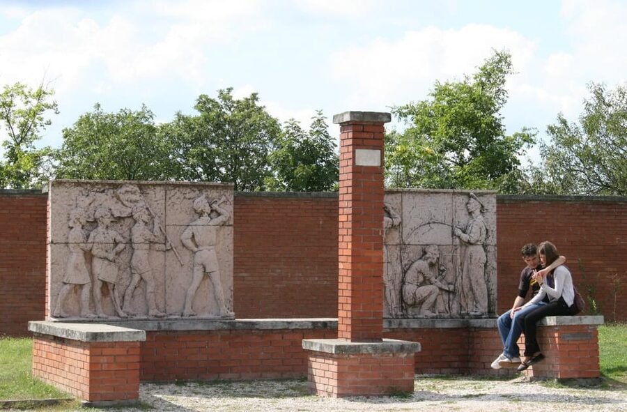 Memento Park: Official Guided Tour with Entry Ticket - Who will get the most from this guided visit?