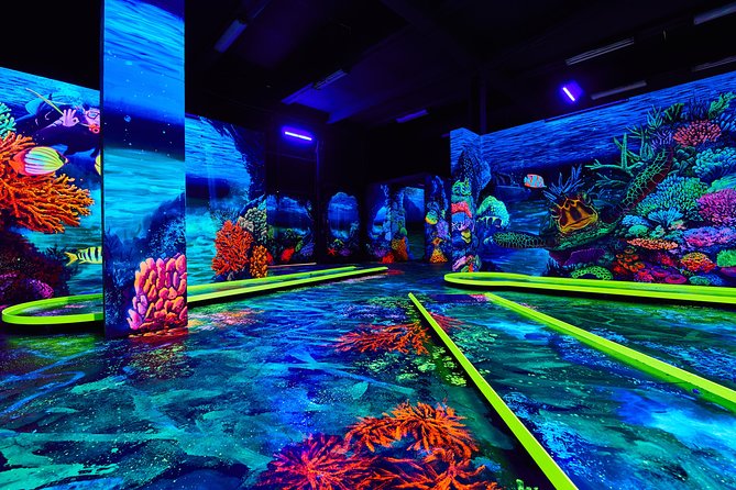 Neonis - 3D Blacklight Minigolf - Playing through the History of Hungary area