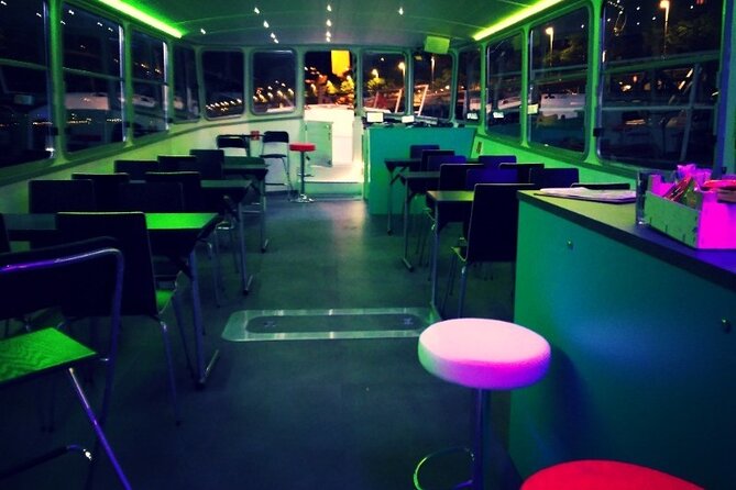 One hour Hen or Stag private party boat Budapest with unlimited beer and wine - Drinks, champagne, and the onboard bar