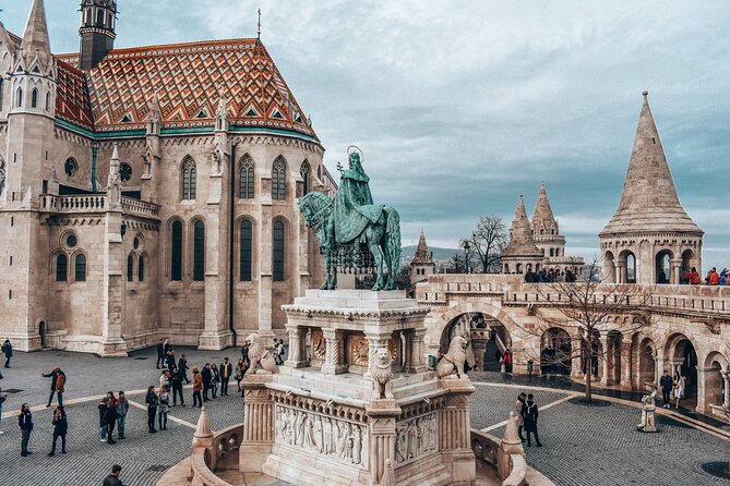 Original Budapest Alternative Street Art & Jewish Tour - Lépcső Street Art and the first half hour