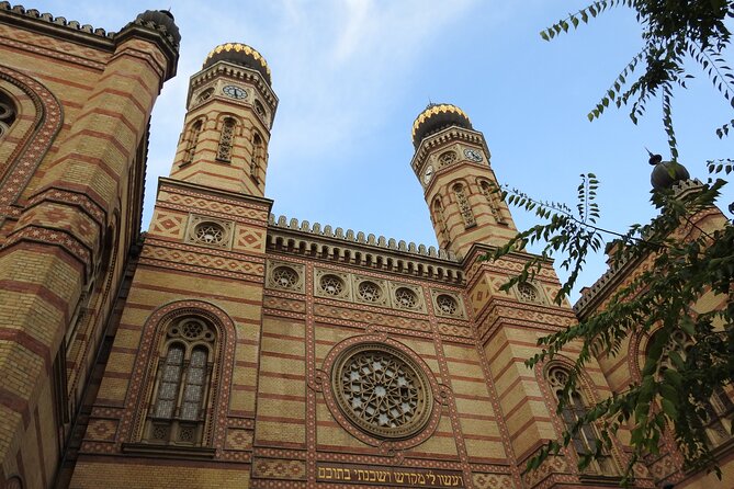 Past and Present of Budapest Jewish District Tour - Starting at Erzsébet tér with Budapest’s Jewish story