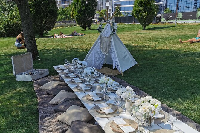 Picnics experience in Hungary - Choosing the Tapas, Fruit, or Vegetarian Box