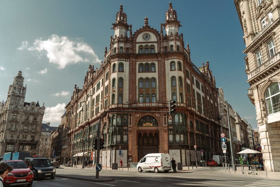Private Art Nouveau Budapest Tour - From Váci Street to Gresham Palace