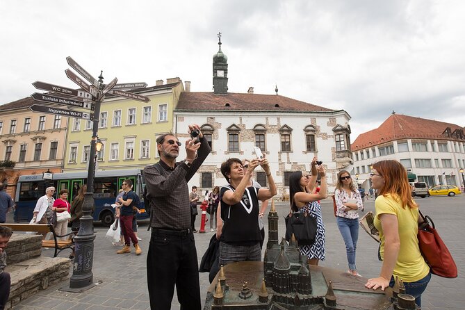 Private Buda Castle Walk with Entry to Matthias Church - Bécsi Kapu Square and the old gate