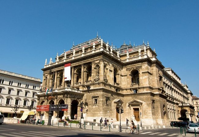 Private Budapest City tour with Classic Russian Jeep or G-Wagon! - Key points to know before booking